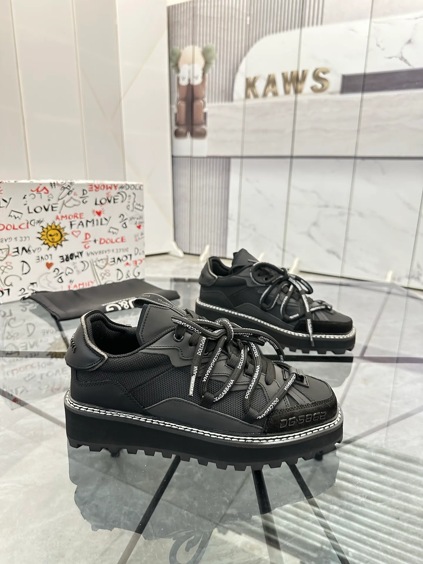 Men's shoes: 💰P660¥ Top high-end quality Product trademark: DG "Dolce & Gabbana*" low-top casual shoes Regular size: 39-45 (can be customized to 46.) Product material: Upper imported first-layer cowhide spliced ​​with breathable fly weave, breathable lining, original outsole. No.: 6225